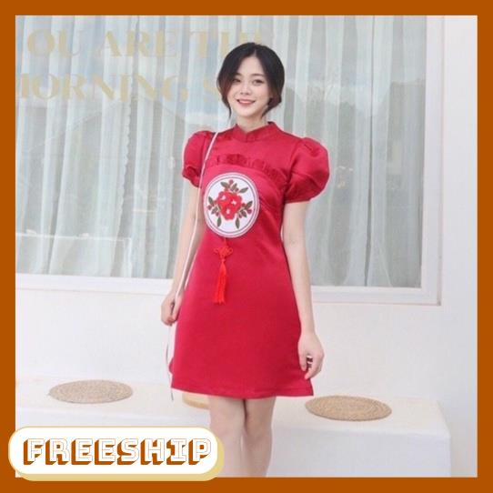 Set Áo Dài Cách Tân, Áo Dài May Sẳn Màu Đỏ Cổ Tròn Tay Phồng Đính Nút Ngắn Kèm Quần Chân Váy Midi Voan 2 Lớp Thiết Kế Vả