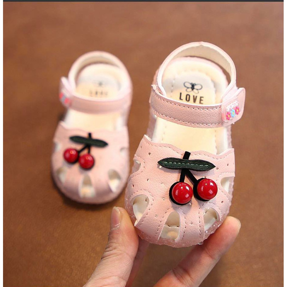 Dép Sandal Tập Đi Cho Bé Gái Đế Siêu Mềm Chống Trơn Trượt Đính Cherry 0- 4 Tuổi M025