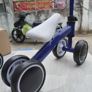 Xe chòi chân thăng bằng cho bé
