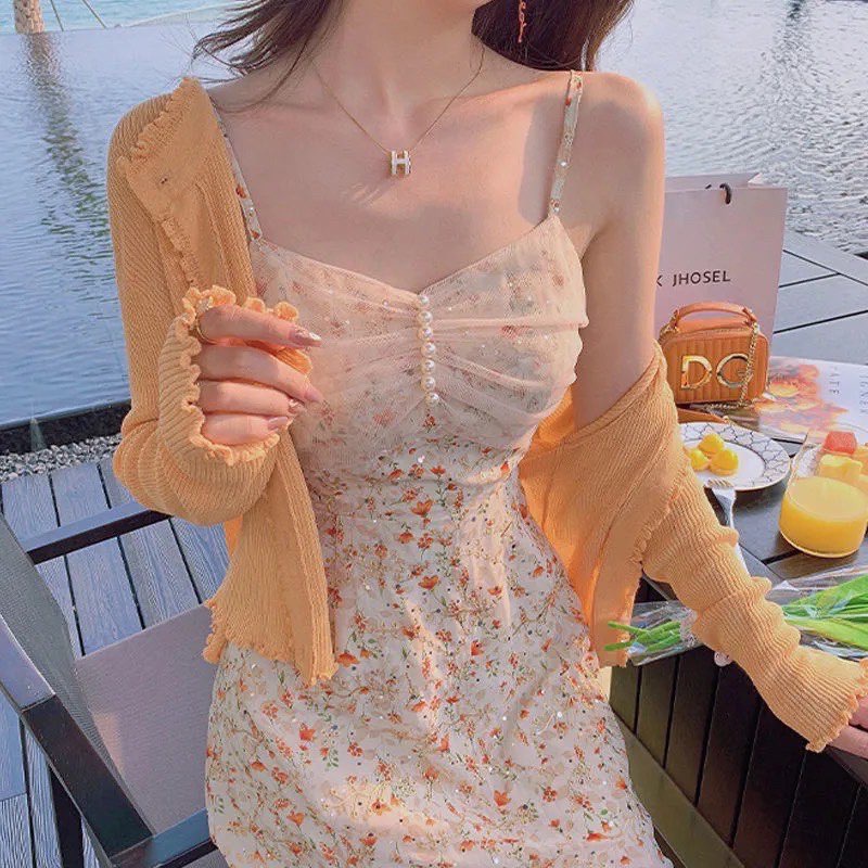 Váy hoa nhí dáng dài màu cam đào, phong cách nhẹ nhàng, tiểu thư phù hợp cho mùa Tết | BigBuy360 - bigbuy360.vn