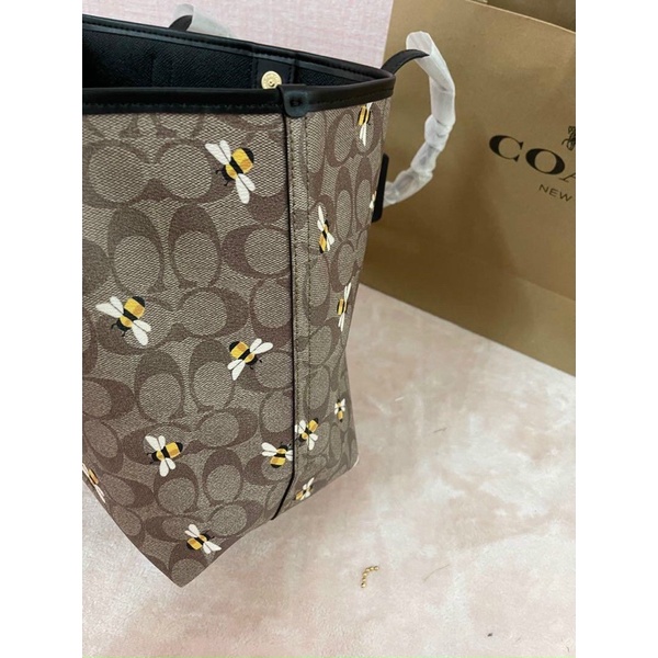 Túi xách nữ Coach da thật pha canvas dáng tote, size to vừa A4, hoạ tiết ong mới nhất 2022