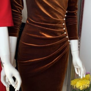 Váy nhung nhún eo đính ngọc