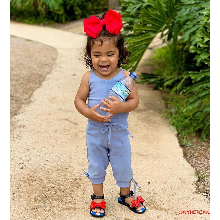Jumpsuit có nơ thời trang xinh xắn cho bé gái