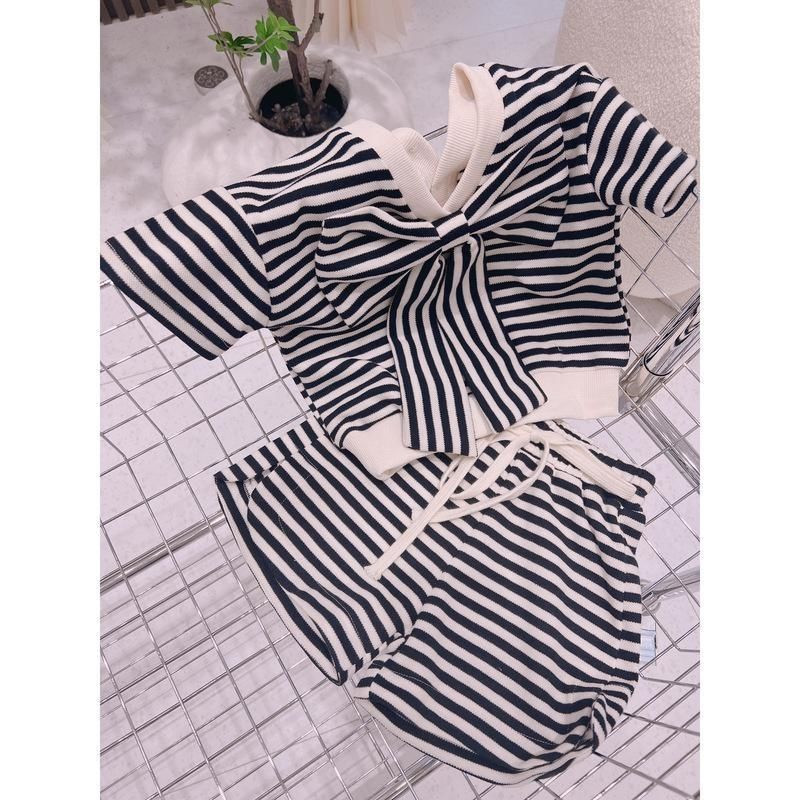 Set Áo Thun Ngắn Tay Cổ Chữ v Và Quần Short Ống Rộng Họa Tiết Kẻ Sọc Phong Cách Hàn Quốc Thời Trang Mùa Hè Cho Bé Gái