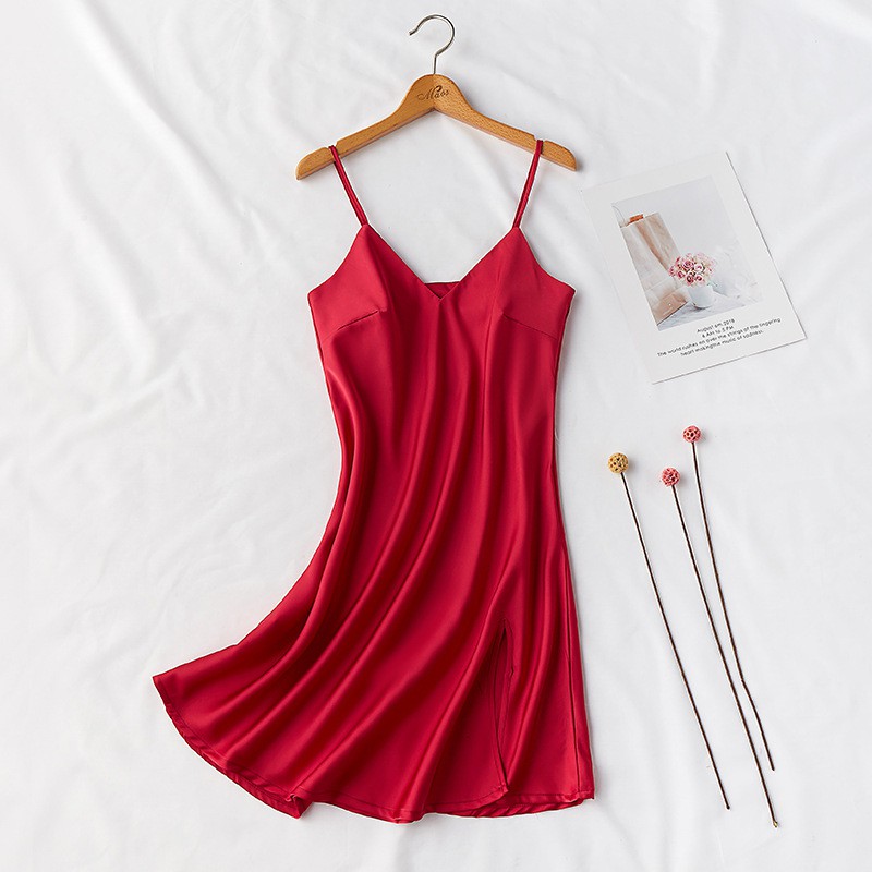 Váy ngủ lụa satin hai dây vạt xẻ tà gợi cảm