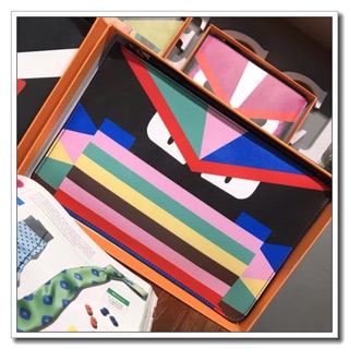 Clutch cầm tay fendi