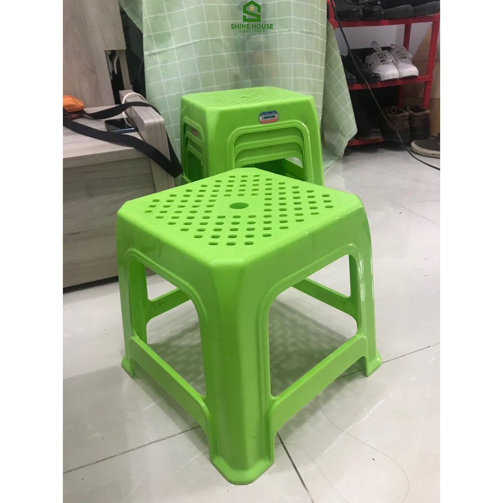 Ghế Nhựa Lùn Mặt Lưới Trà Chanh Duy Tân Đế Cao Su Chống Trượt Kích Thước 29.5 x 29.5 x 25.6 cm