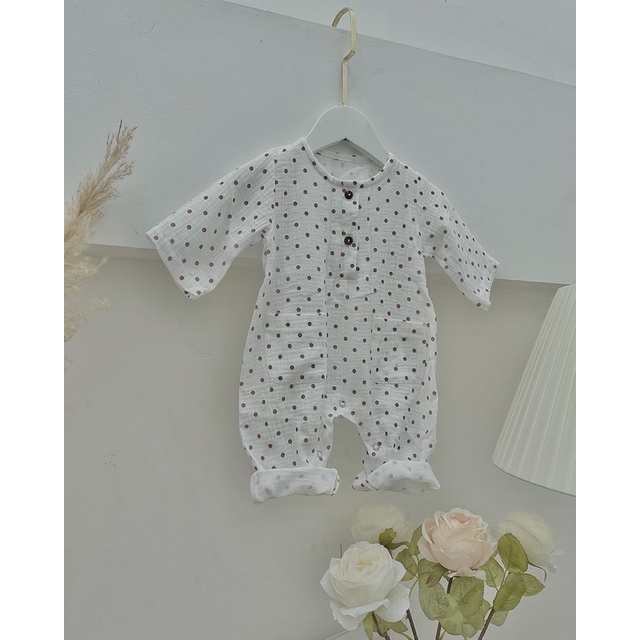 Romper muslin chấm bi em bé