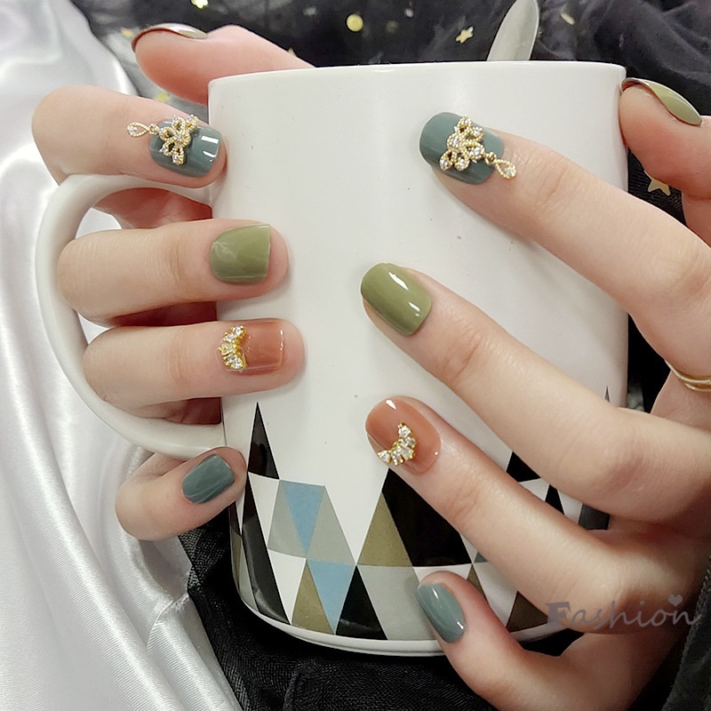 Bộ 24 Móng Tay Giả Ngắn Đính Đá Màu Kẹo Dễ Thương Cho Nữ