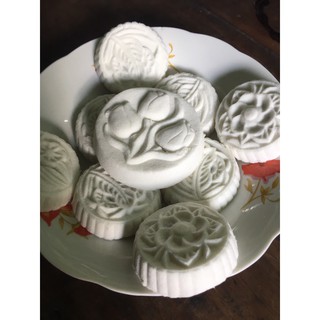 Bánh in bột nếp nhân dừa non