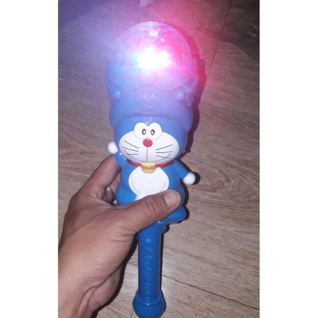 Giáng Sinh_Một cây đèn chơi Noel đoremoon có nhạc và đèn Led 7 màu quay tặng kèm pin