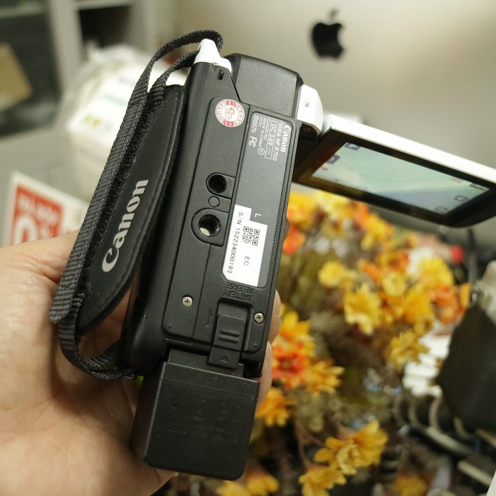 Máy quay phim Canon HF R700