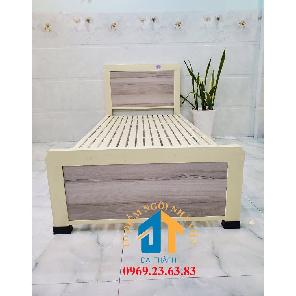 Giường sắt kiểu gỗ kích thước ngang 1M2 dài 2M