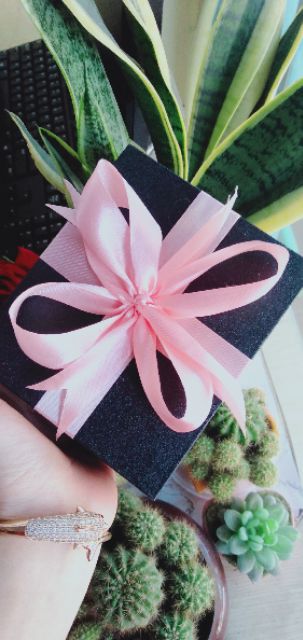 Hộp hoa son thỏi cao cấp  kèm hoa hồng nhung  kèm nơ | BigBuy360 - bigbuy360.vn