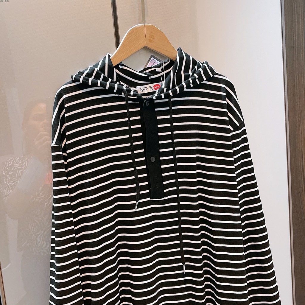 Váy suông mũ kẻ ngang đen trắng ,dài tay,dày dặn dáng rộng có mũ | BigBuy360 - bigbuy360.vn