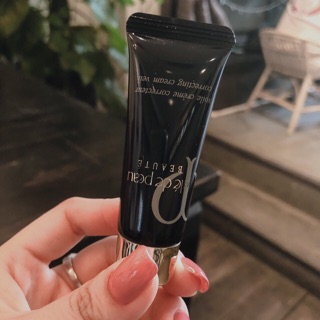 Kem lót dưỡng trắng da lên tông tự nhiên- có chống nắng CLE DE PEAU 10ml