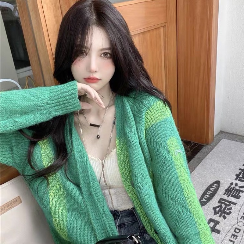 Áo len dài xanh lá