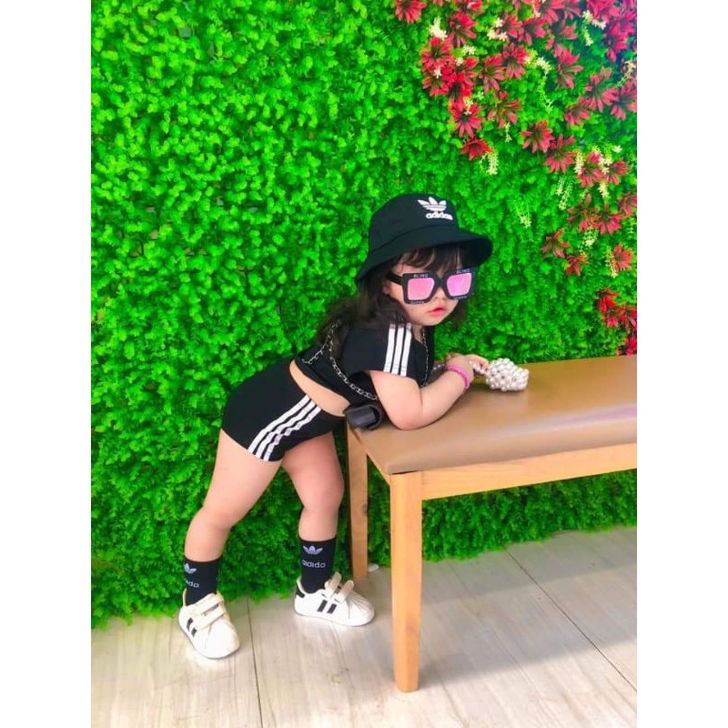 Set bộ quần ôm kèm áo form dơi rộng croptop cực ngầu cho bé Kem Boutique - sirokemsua