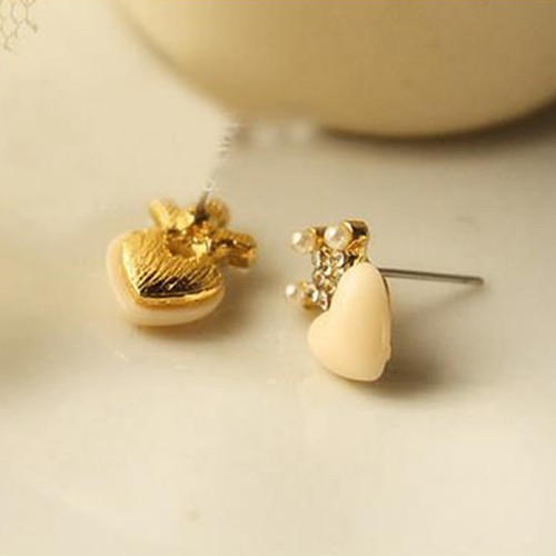 1 Đôi Bông Tai Hình Vương Miện / Trái Tim Đính Ngọc Trai Giả Thời Trang Cho Nữ