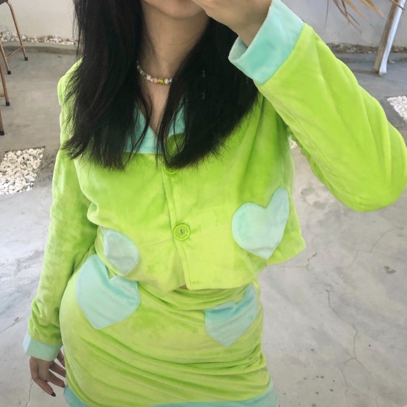 Váy nhung lông trái tim xanh neon