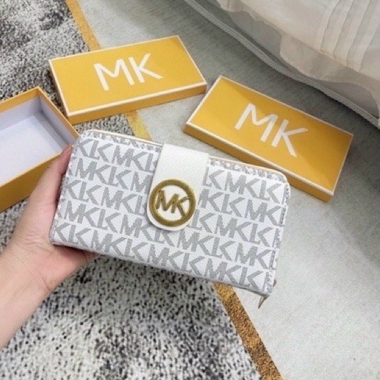 Ví Mk để tiền và giấy tờ có nhiều ngăn để cất thẻ
