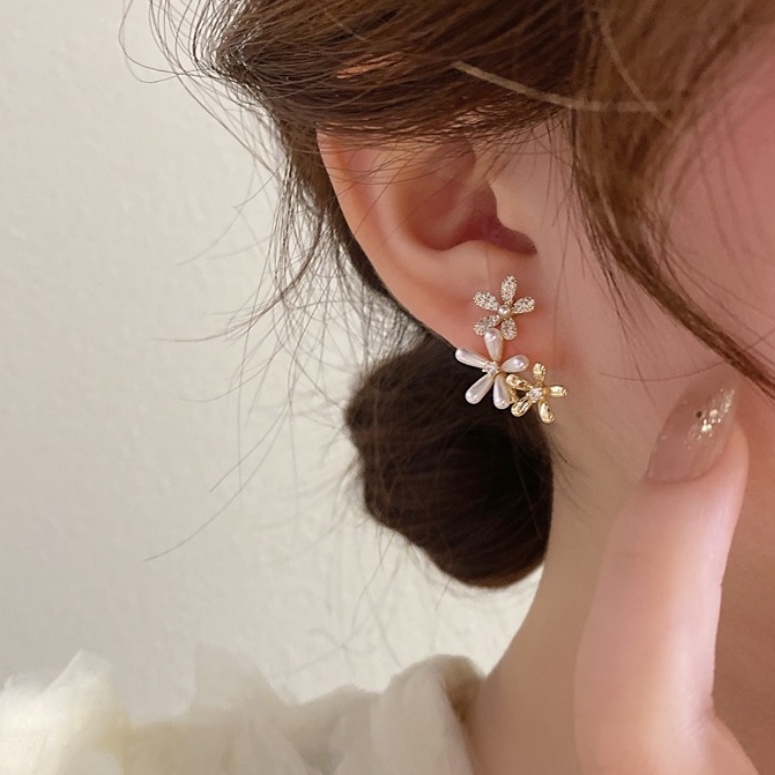 Khuyên Tai Hình Bông Hoa Đính Ngọc Trai Zircon Sang Trọng Hợp Thời Trang