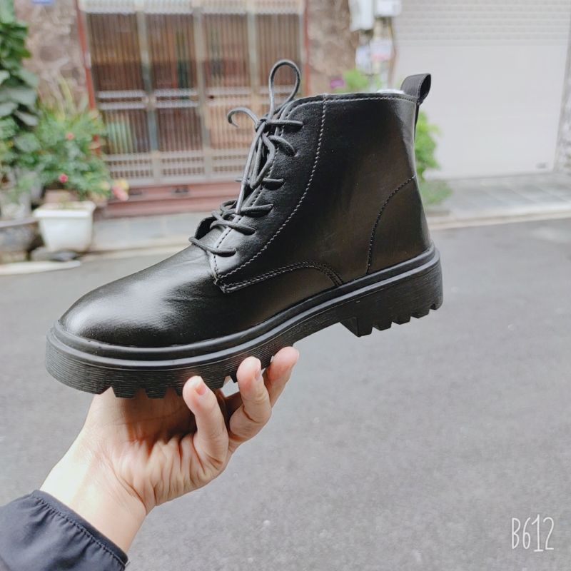 Giày Bốt ulzzang , bốt chiến binh cao cổ buộc dây da PU màu đen đế 5cm TGS115