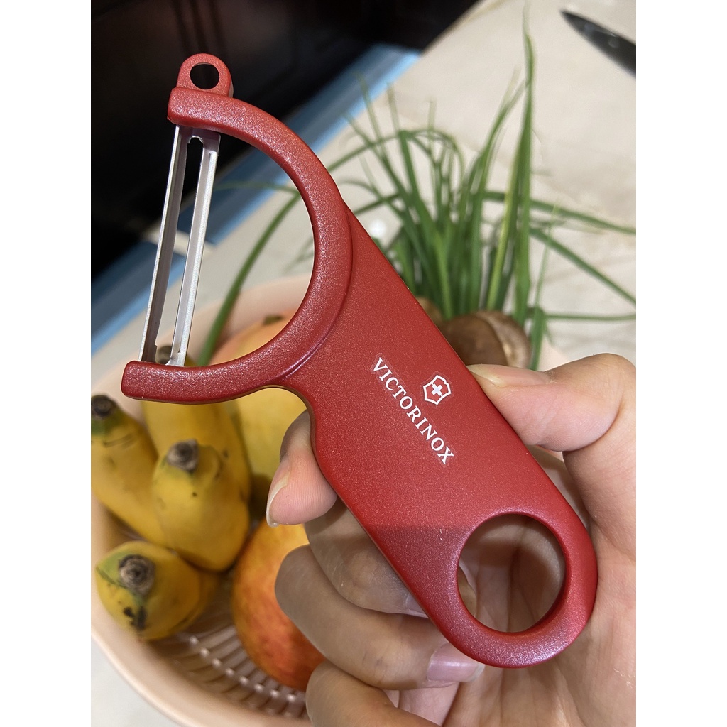 Dụng cụ gọt củ quả lưỡi chéo Victorinox