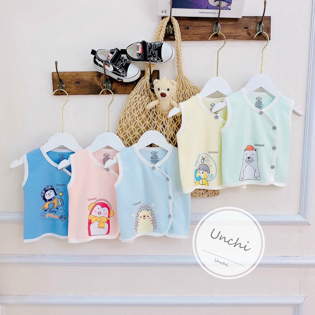 Áo gile Unchi khuy lệch chất nỉ mềm nền màu cho bé