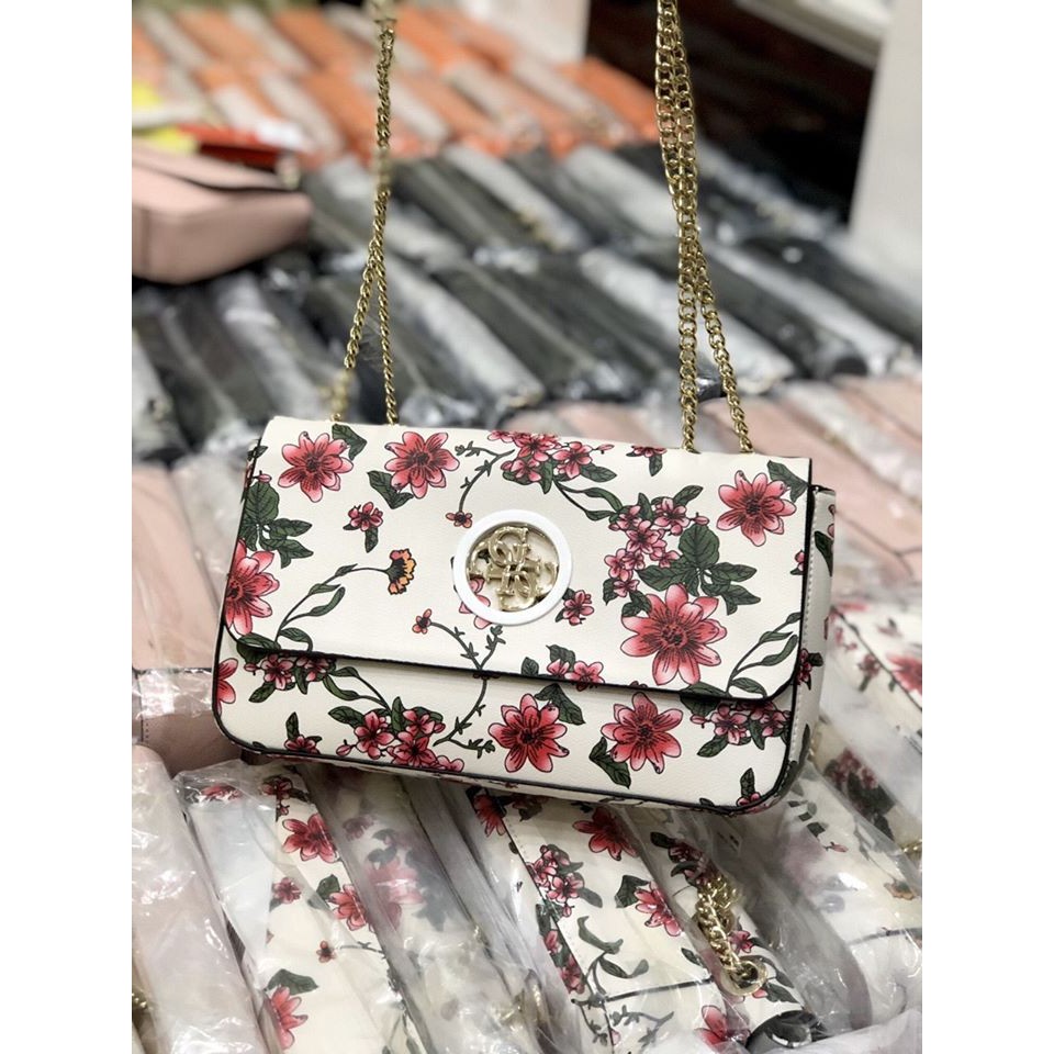 TÚI GUESS convertible OPEN road, dây đeo 2 kiểu: đeo vai và đeo chéo.