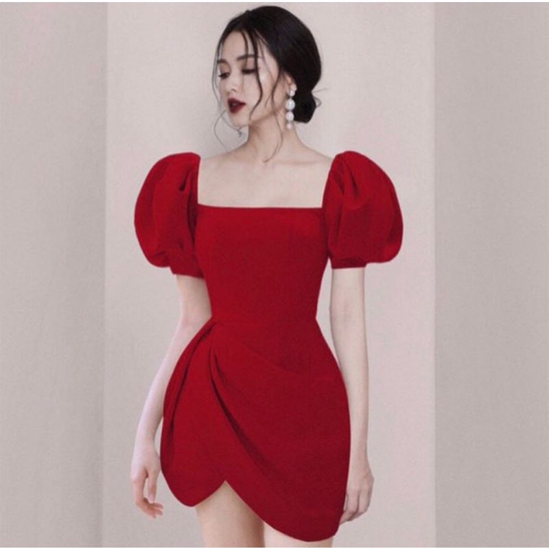 ĐẦM ĐỎ có đệm ngực CỔ VUÔNG TAY  PHỒNG TÀ LỆCH