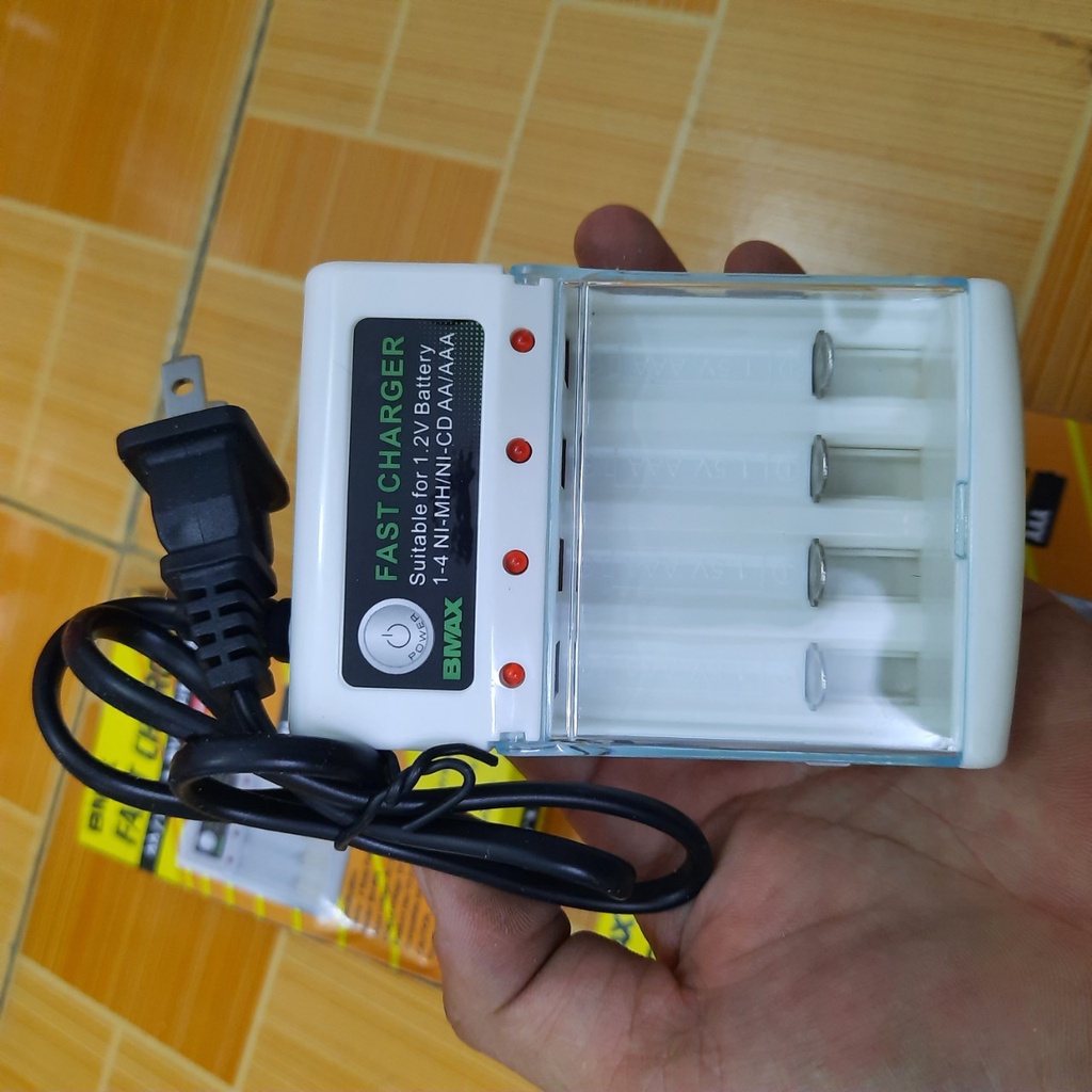 Bộ sạc 4 pin  AA / AAA 1.2v  (pin tiểu / pin con thỏ) cổng vào USB dùng điện 100v - 240v