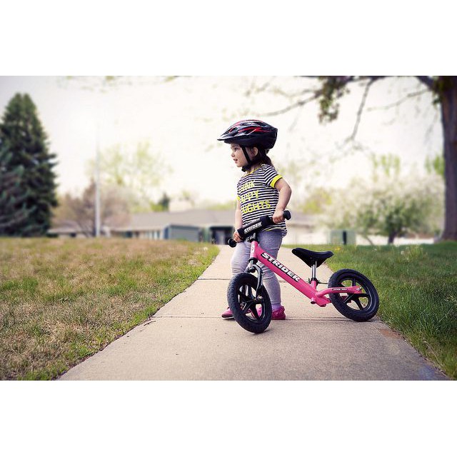 Xe thăng bằng Strider Sport hàng Mỹ,tặng mũ bảo hiểm và bộ bảo vệ tay chân, chuông xe