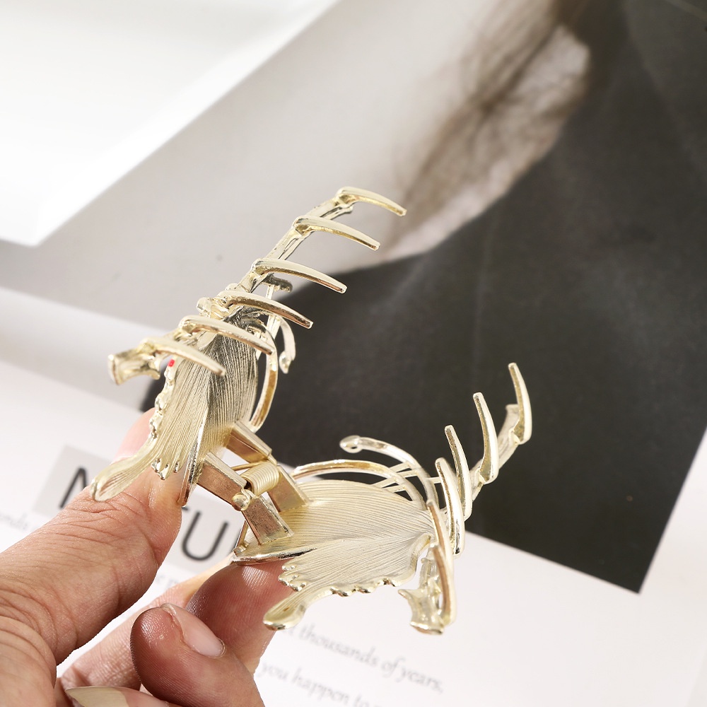 Kẹp Càng Cua Lớn Bằng Kim Loại Hình Bướm / Cá Mập Sơn Màu Cho Nữ