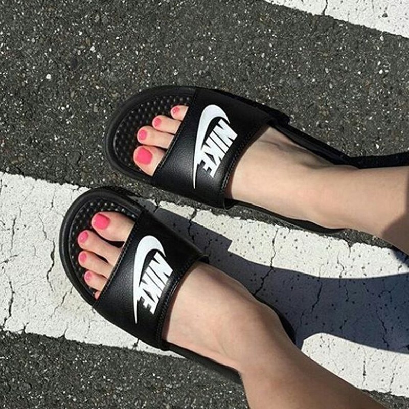 Dép Đi Trong Nhà Tắm Nike Benassi Chống Thấm Nước