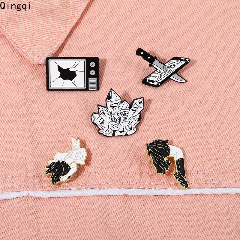 Ghim cài áo MISS ZOE tráng men màu đen phong cách gothic punk cổ điển dành cho bạn bè/ bạn bè