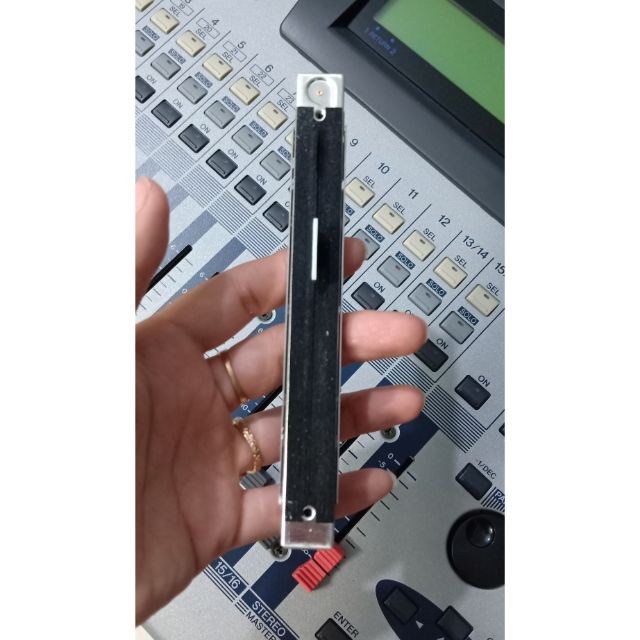 Fader của mixer 01v96, 02r , ls9 của Yamaha digital