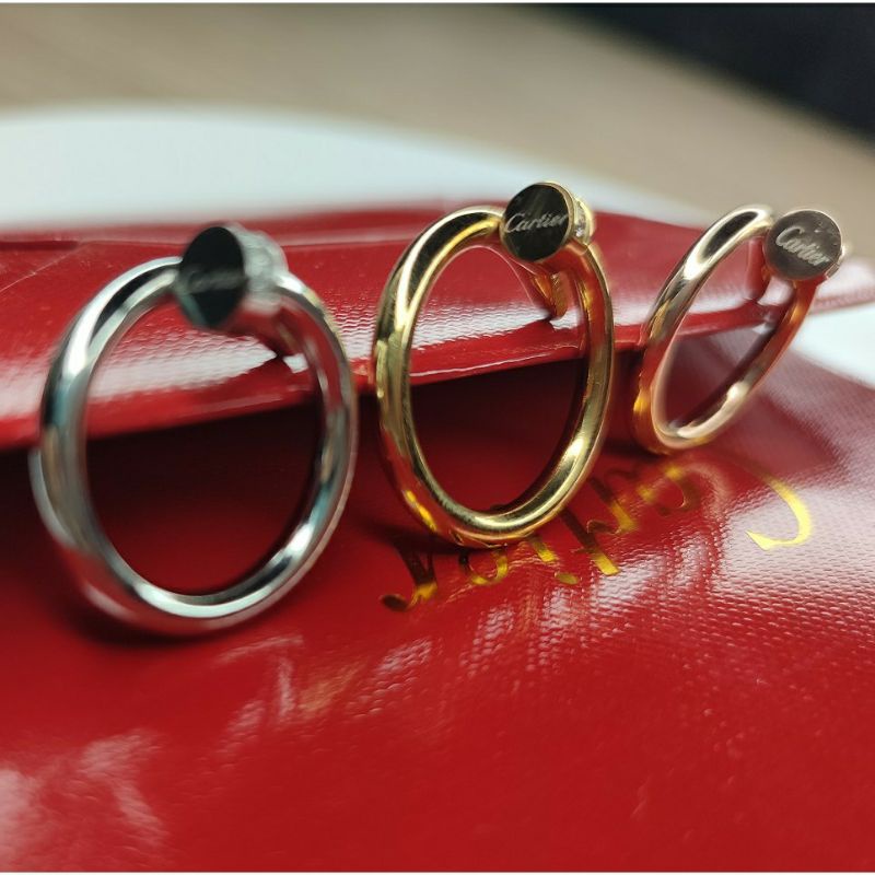 Nhẫn đinh đính đá titan không gỉ giống Rose