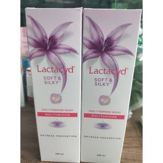 Dung dich vệ sinh phụ nữ Lactacyd  soft & Silky