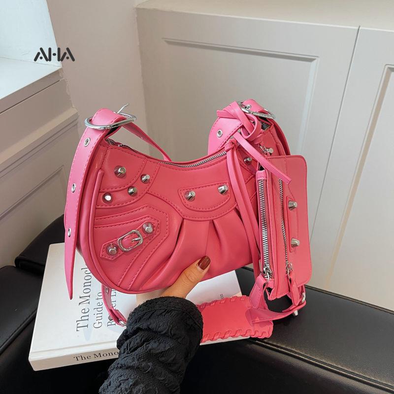 Túi xách AHA official đính đinh tán phong cách thời trang dành cho nữ