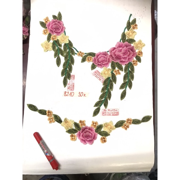 Bộ cổ và tay thêu