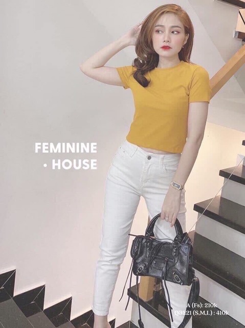 Áo phông croptop phom nhỏ ôm