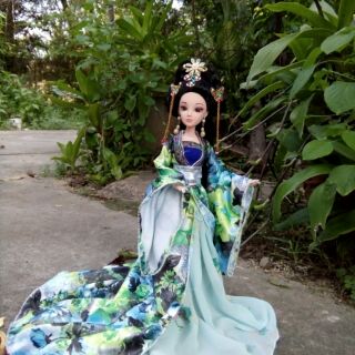 Búp bê cổ trang