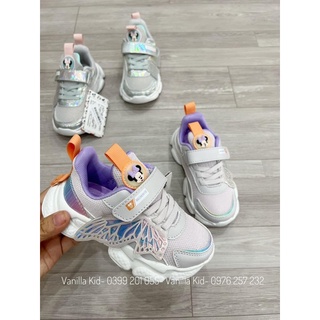 Giày sneaker thơm nhẹ dư xịn