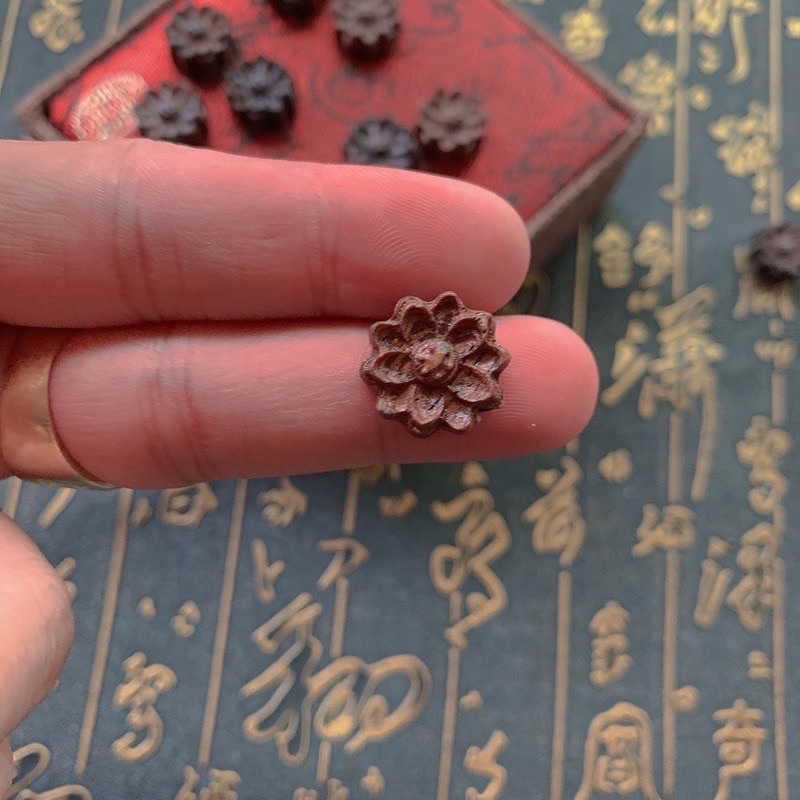 Chuỗi 108 Hạt Trầm mix Charm Hoa Sen - Tặng Kèm Hộp Gấm Cao Cấp