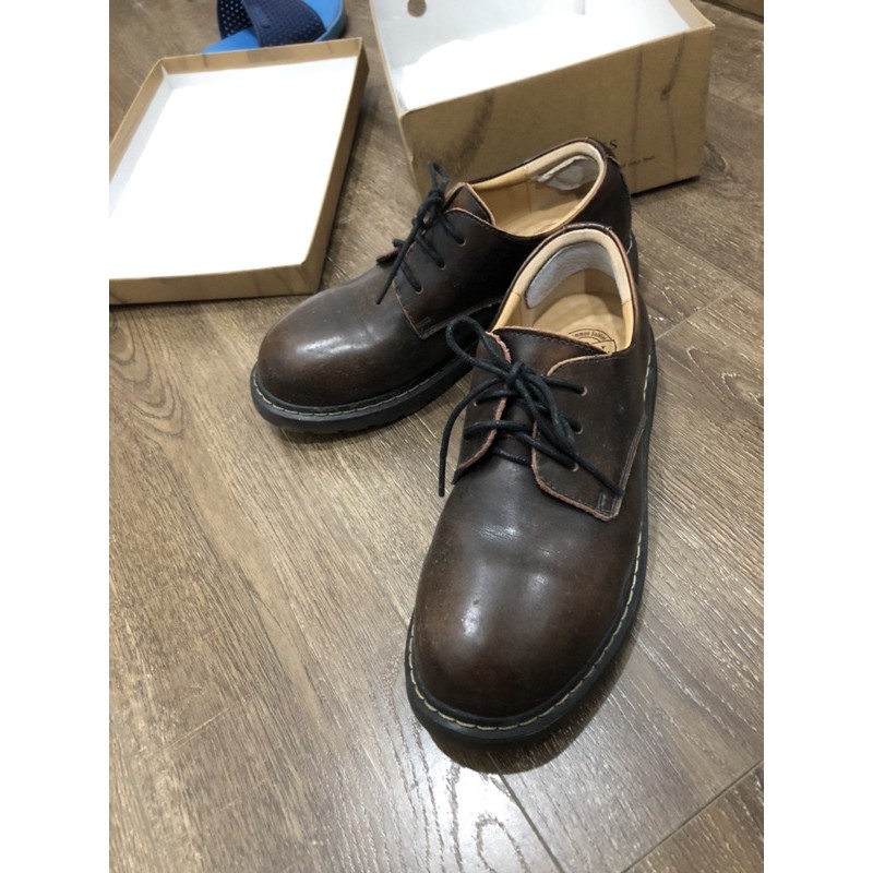 giày bốt thấp nâu buộc dây kiểu Dr Martens
