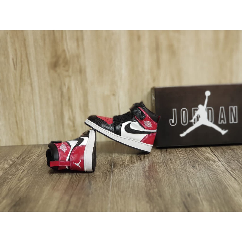 Set 2 Đôi Giày Thể Thao Nike Air Jordan Cao Cấp Cho Nam Nữ / Trẻ Em (1 Đôi)