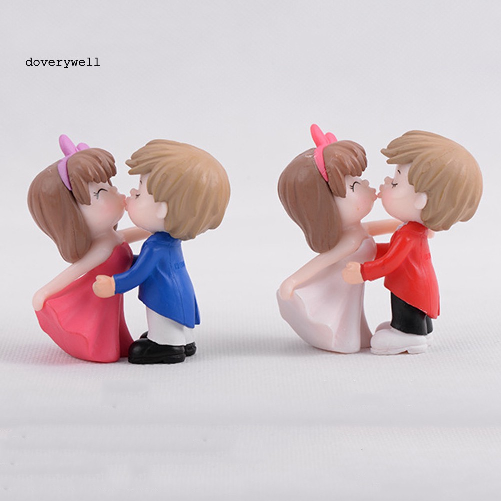 Mô hình cô dâu và chú rể đang hôn nhau chất liệu resin trang trí sân vườn