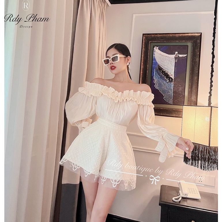 Set áo bèo trễ vai + quần đùi phối ren