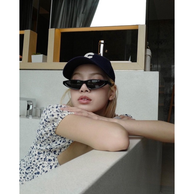 Đầm hoa nhí xanh dáng dài giống Lisa BLACKPINK